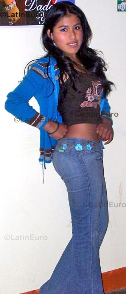 Date this nice looking Peru girl Judit from Cusco N-703
