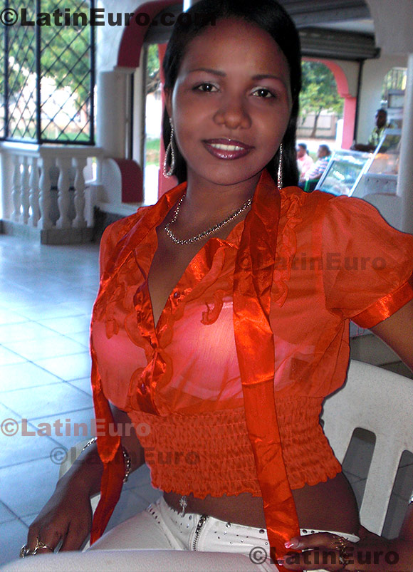 Date this voluptuous Dominican Republic girl Fifa from Juan Dolio N-874