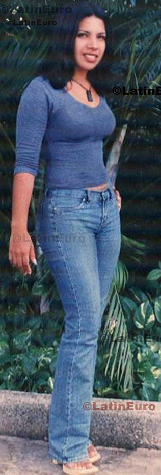 Date this pretty Honduras girl Denise from Comayagua N-875