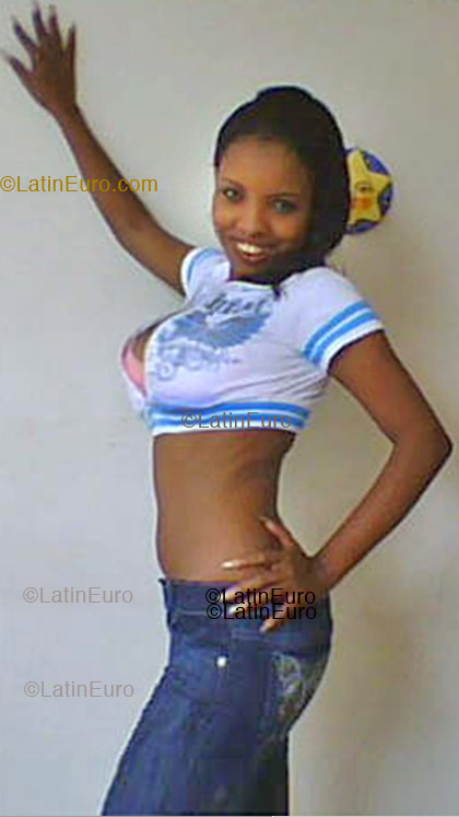 Date this gorgeous Dominican Republic girl Quisary from San Cristobal N-89