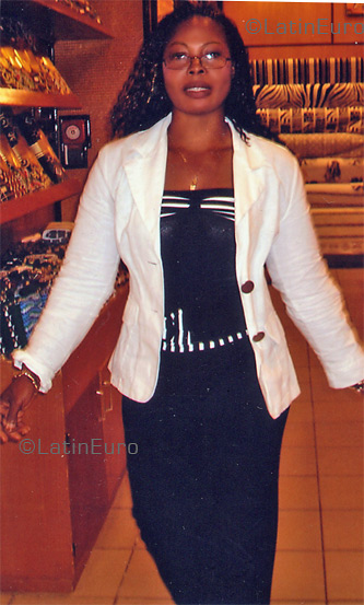 Date this attractive France girl Clarisse from  N1038