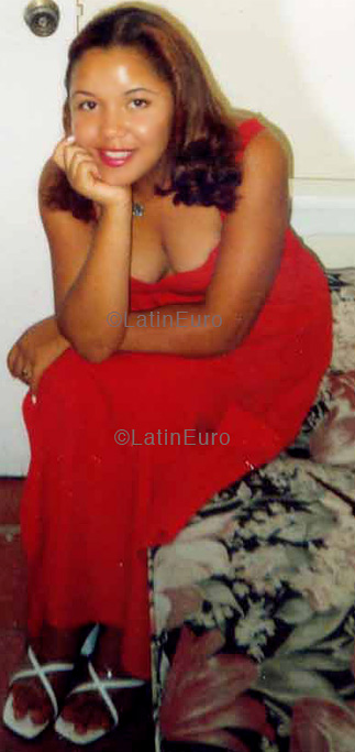 Date this gorgeous Dominican Republic girl Esther from Santiago N1097