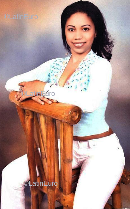 Date this sultry Dominican Republic girl Madelin from Santiago N1217