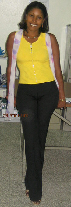 Date this nice looking Dominican Republic girl Santa from Barahona N1543