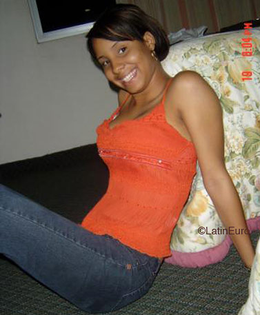 Date this good-looking Dominican Republic girl Desire from  N1797