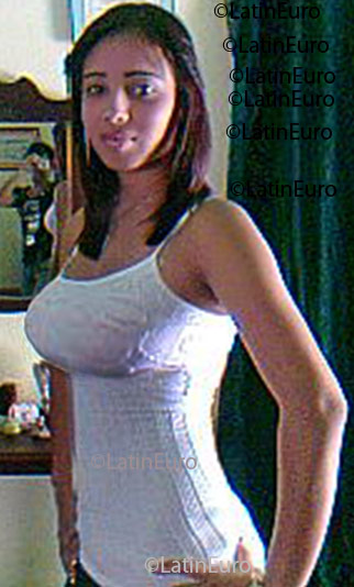 Date this foxy Dominican Republic girl Midali from Santiago N195