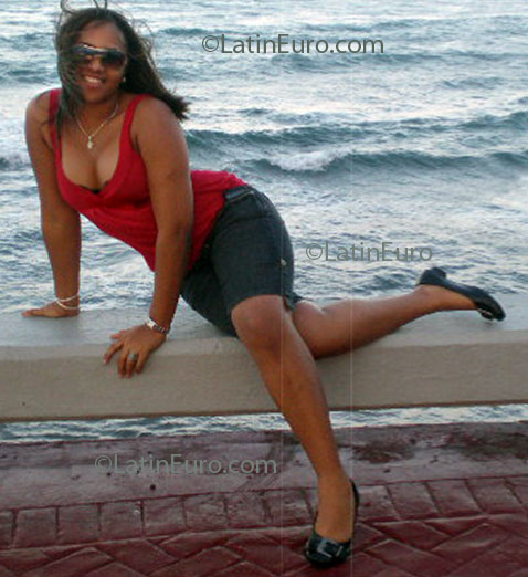 Date this good-looking Dominican Republic girl Mayerlin from Santiago N209