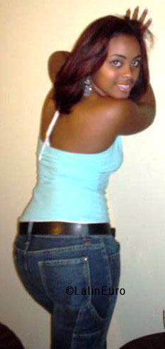 Date this foxy Dominican Republic girl Maviael from Santo Domingo N2109