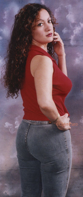Date this voluptuous Honduras girl Iris from San Pedro Sula HN694