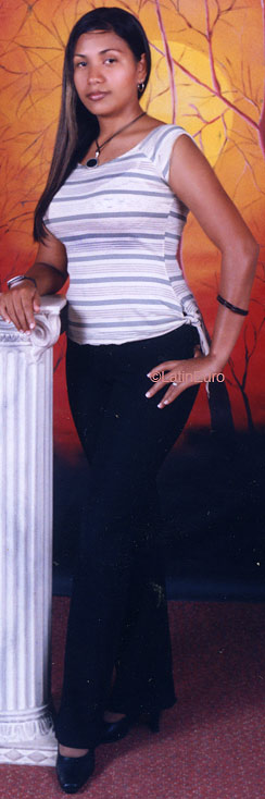 Date this athletic Honduras girl Claudia from La Ceiba N2548