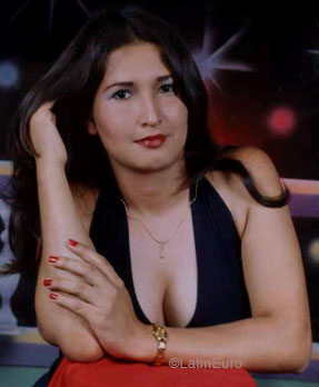 Date this georgeous Honduras girl Lixsa from  N2704