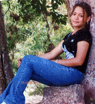Date this foxy Honduras girl Liliana from San Pedro Sula N3393