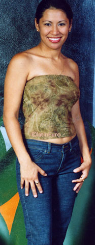 Date this pretty Honduras girl Carin from Comayagua N3437