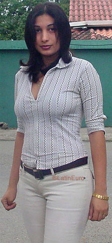 Date this happy Honduras girl Dania from San Pedro Sula N3565