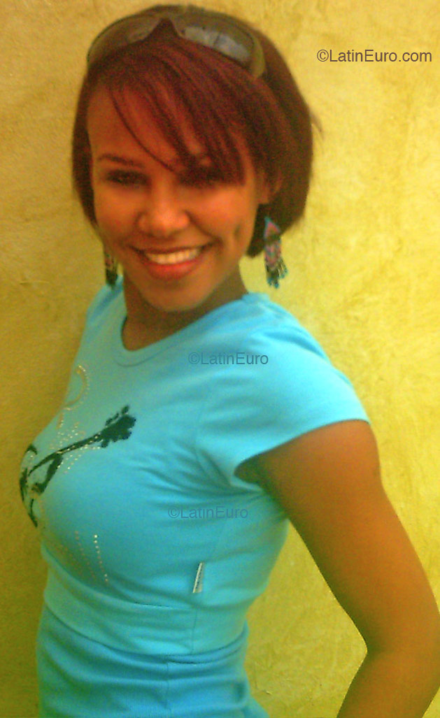 Date this charming Dominican Republic girl Yahelianny from San Francisco de Macoris N359