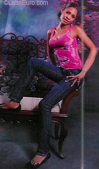 Date this charming Dominican Republic girl Carolina from Santiago N520