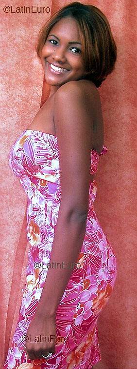 Date this good-looking Dominican Republic girl Loida from Santo Domingo N692