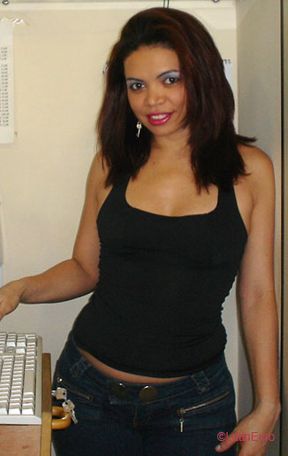 Date this nice looking Brazil girl Fran from RIO DE JANEIRO B6479