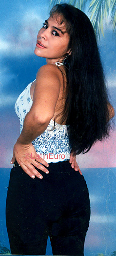 Date this foxy Honduras girl Maura from San Pedro Sula N3813