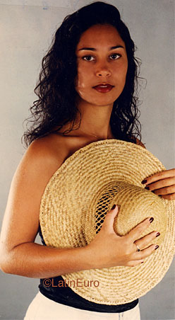 Date this charming Brazil girl Eliza from JUATUBA B9571