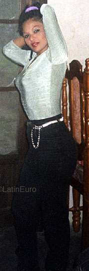 Date this sensual Honduras girl Rosa from  N3755