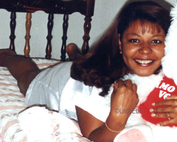 Date this happy Brazil girl Juliana from AMARO B8917