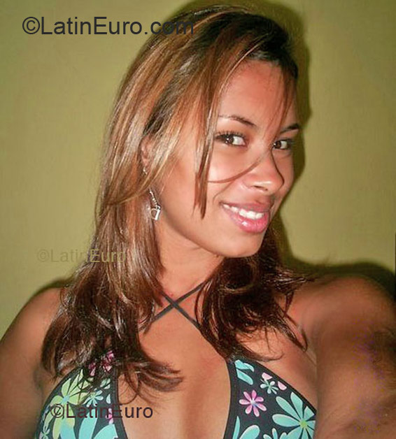Date this delightful Brazil girl Talita from RIO DE JANEIRO B4802