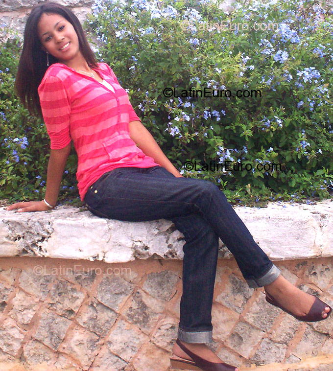 Date this pretty Dominican Republic girl Haifa Smerlin from Higuey DO21