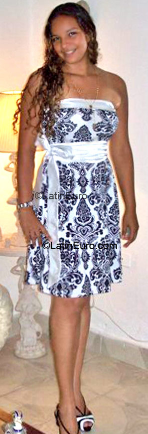 Date this young Colombia girl Diana from Barranquilla CO25