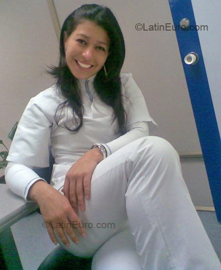 Date this foxy Colombia girl Yomara Cristina from Bogota CO43