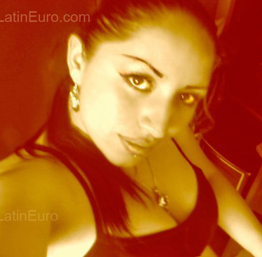 Date this voluptuous Colombia girl Andrea Viviana from Bogota CO71