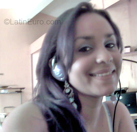 Date this exotic Dominican Republic girl Theanny from Santo Domingo DO71