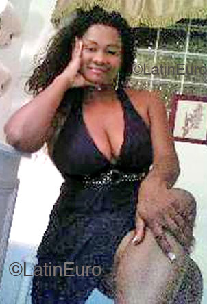 Date this nice looking Colombia girl Raquel from Buenaventura US82
