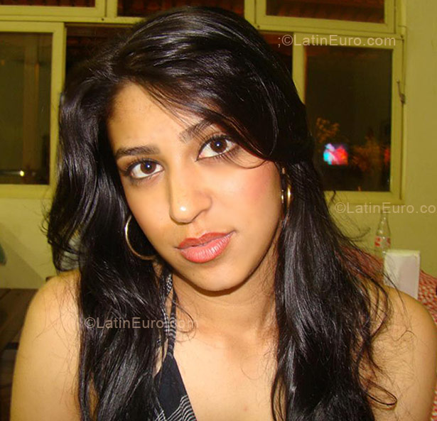 Date this hard body Brazil girl Janaina from Belo Horizonte BR236