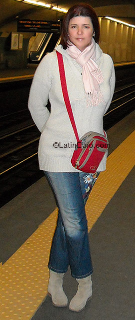 Date this hot Brazil girl Andrea from Curitiba BR290