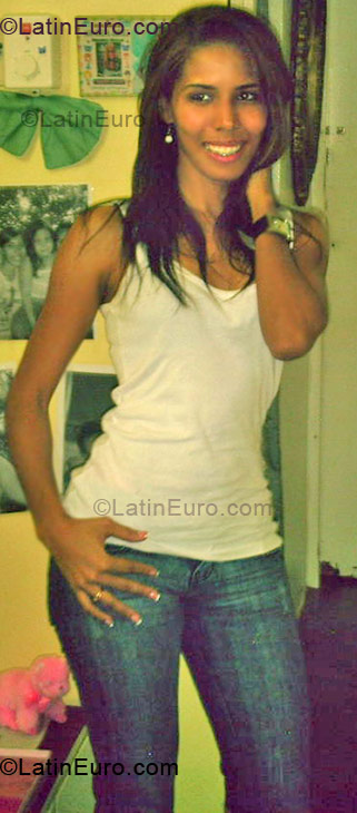 Date this good-looking Dominican Republic girl Elizabeth from Santiago DO214
