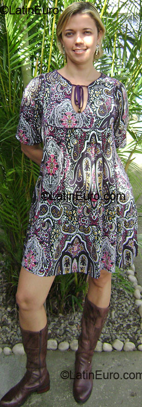 Date this pretty Brazil girl Alesandra from Rio De Janeiro BR367