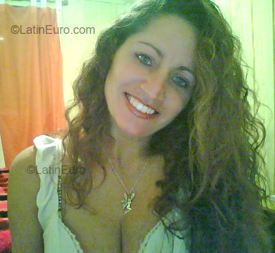 Date this hard body Brazil girl Aline from Sao Jose Dos Pinhais BR371
