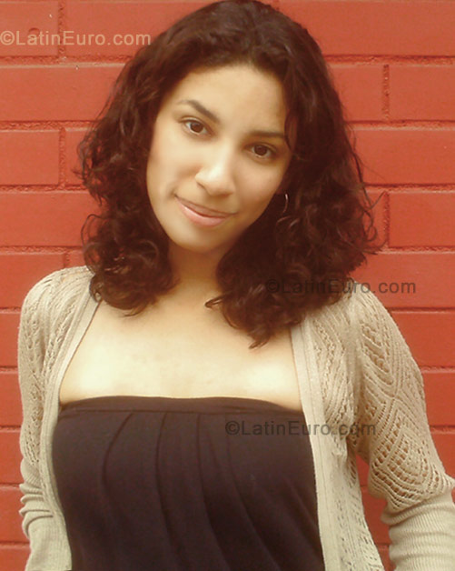 Date this passionate Brazil girl Ana Carolina from Rio De Janeiro BR474