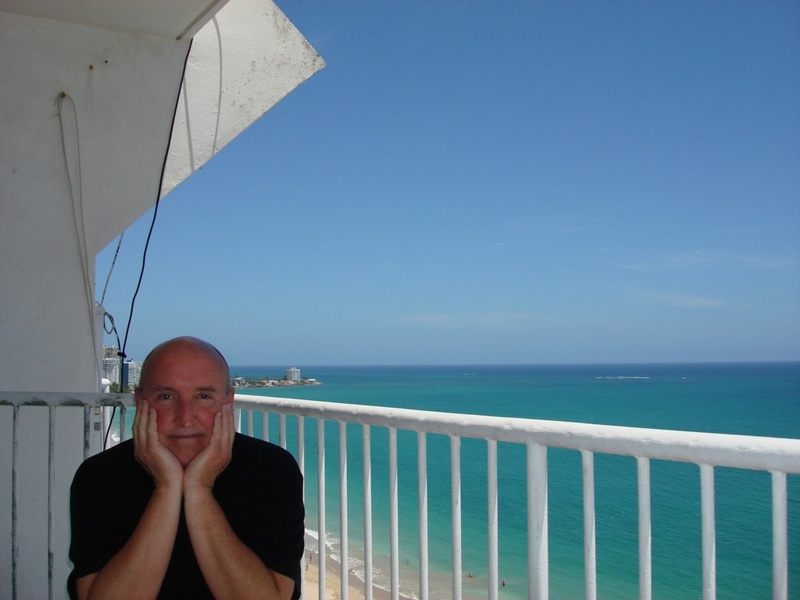 Date this tall United States man Travelingm from San ANtonio US1303