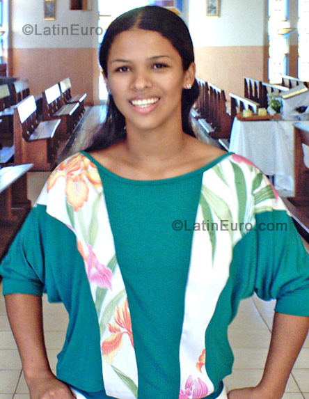 Date this gorgeous Brazil girl Adriana from Ituiutaba BR697