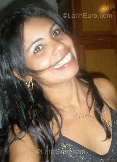 Date this nice looking Brazil girl Alle from Goias BR753