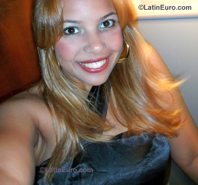 Date this funny Brazil girl Carolina from Juiz De Fora BR825