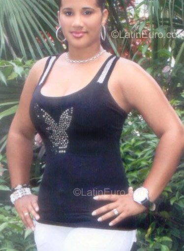Date this tall Dominican Republic girl Brenda from  DO649