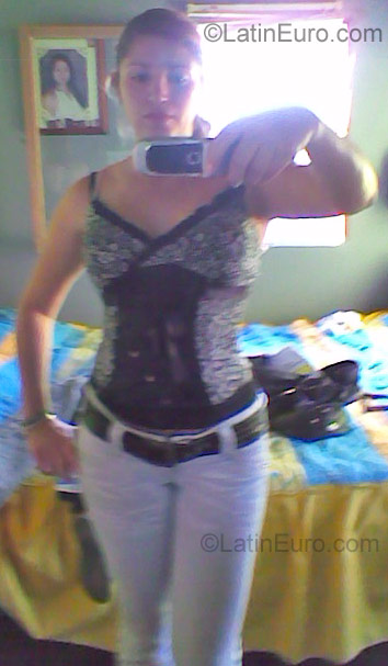 Date this attractive Colombia girl Gloria Irlen from Medellin CO727