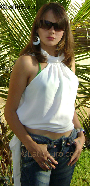 Date this pretty Brazil girl Amanda Aparecida from Sao Jose dos Salgados BR1024