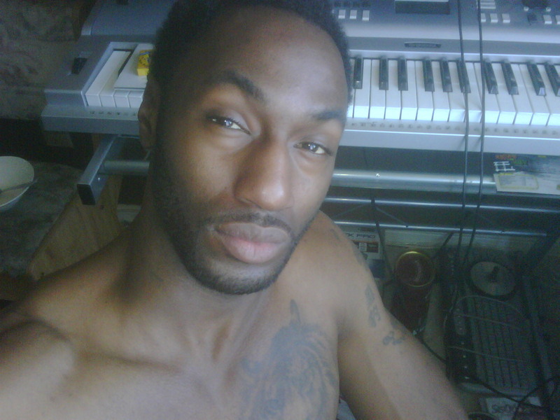 Date this foxy Canada man Kairotiq from Toronto CA90
