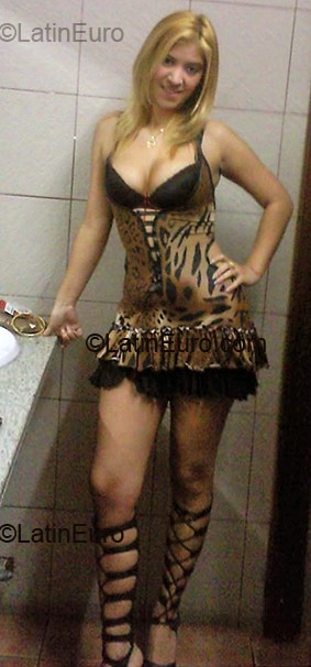 Date this voluptuous Brazil girl Ana Paula from Santos BR1096