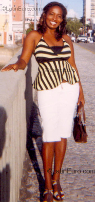 Date this pretty Brazil girl Ana Zoraia from Recife BR1117