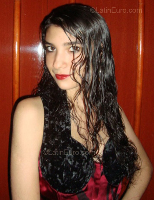 Date this attractive Brazil girl Vanessa from Rio De Janeiro BR1147